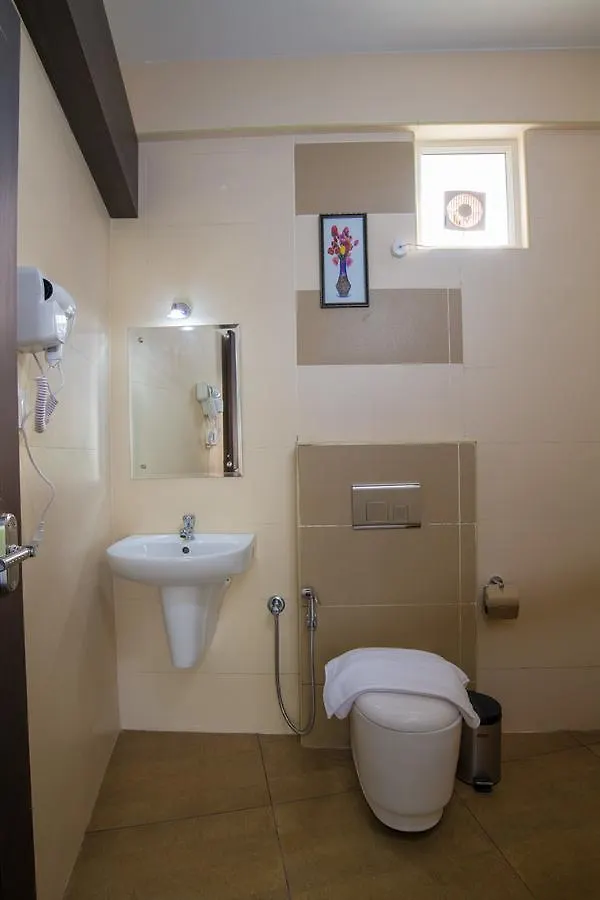 Gems 9 Airport Hotel Kochi