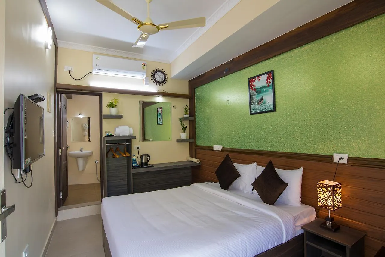 ***  Gems 9 Airport Hotel Коччи Индия