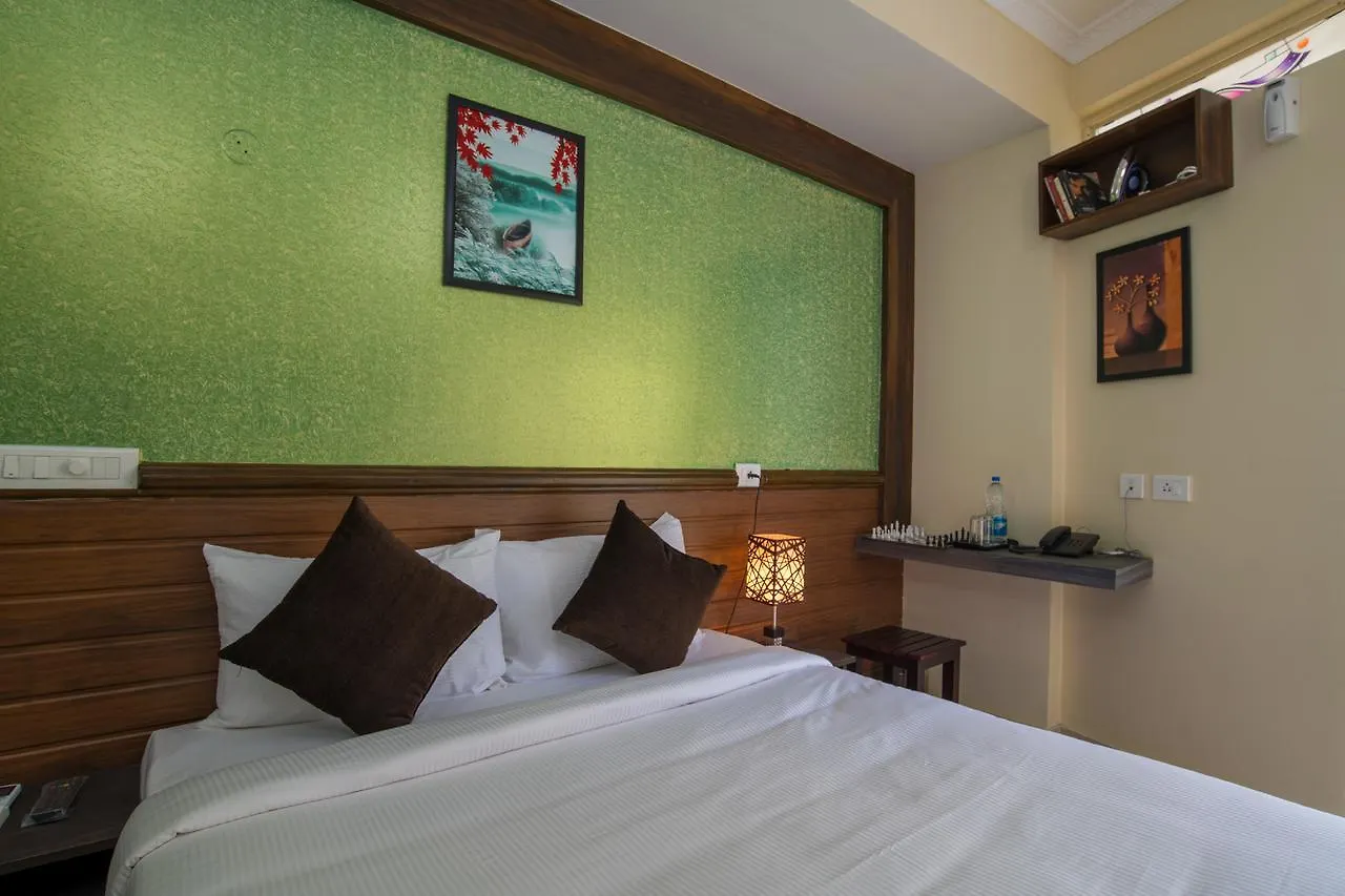 Gems 9 Airport Hotel Коччи