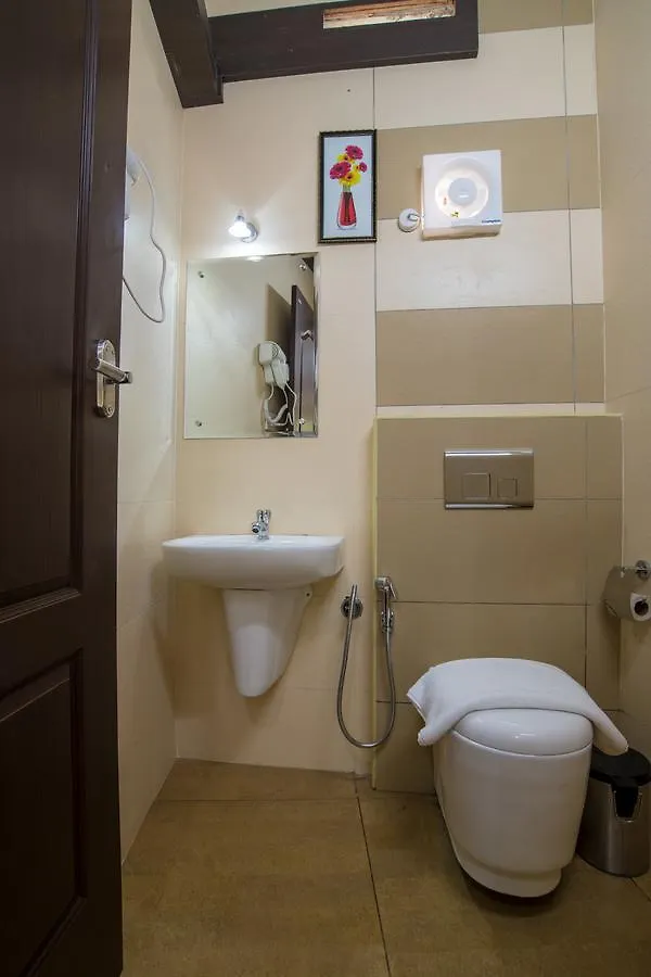 Gems 9 Airport Hotel Коччи