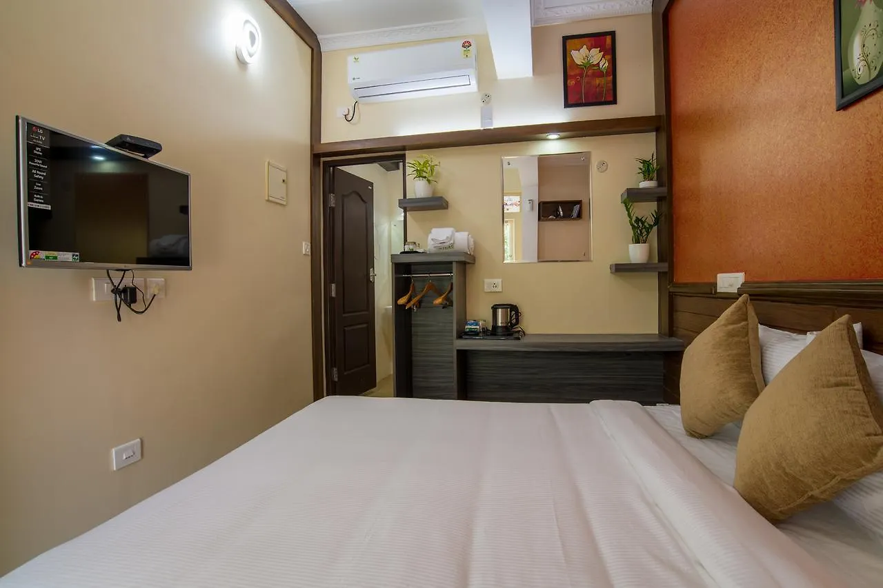 Gems 9 Airport Hotel Коччи